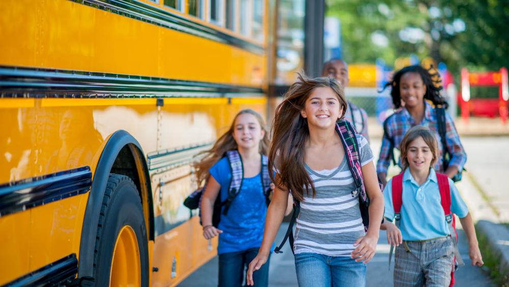 kids by buss